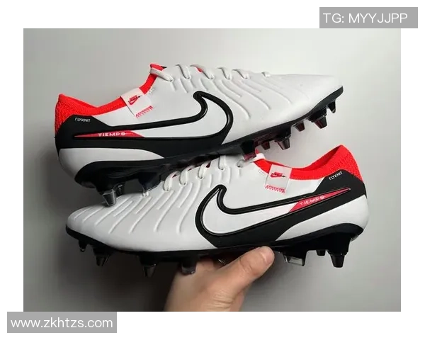 足球鞋与球星背后的传奇故事及其对足球运动的影响高清图片展示